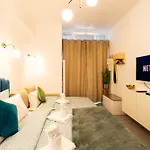 - Moderne - Netflix & Wifi *