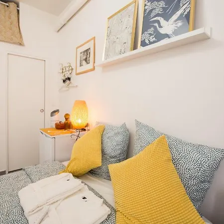 - Moderne - Netflix & Wifi *