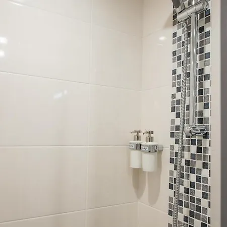 - Moderne - Netflix & Wifi Paris