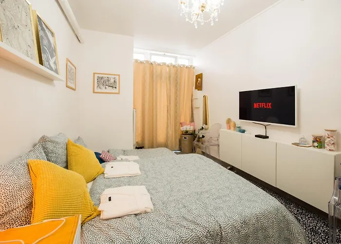 - Moderne - Netflix & Wifi * Paris
