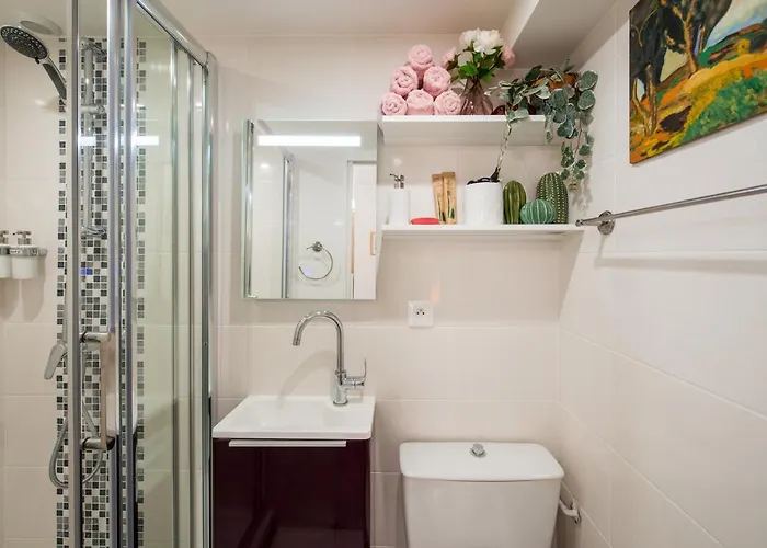 - Moderne - Netflix & Wifi Paris